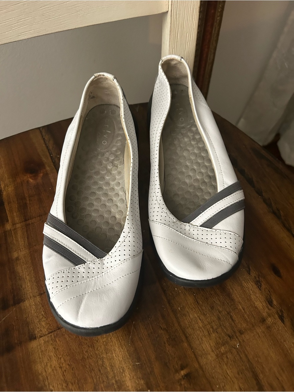 Privo by Clarks White Leather Perforated Ballet Flat Sneakers Comfort Slip On